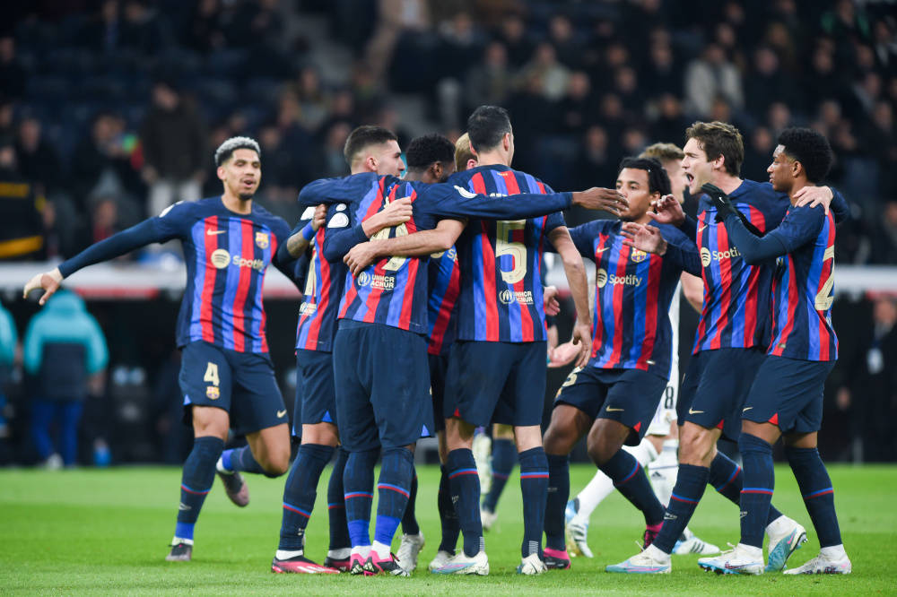 德甲赛程吃紧，多特蒙德冲刺阶段官宣签约，赛场秩序良好，纪律约束更严格